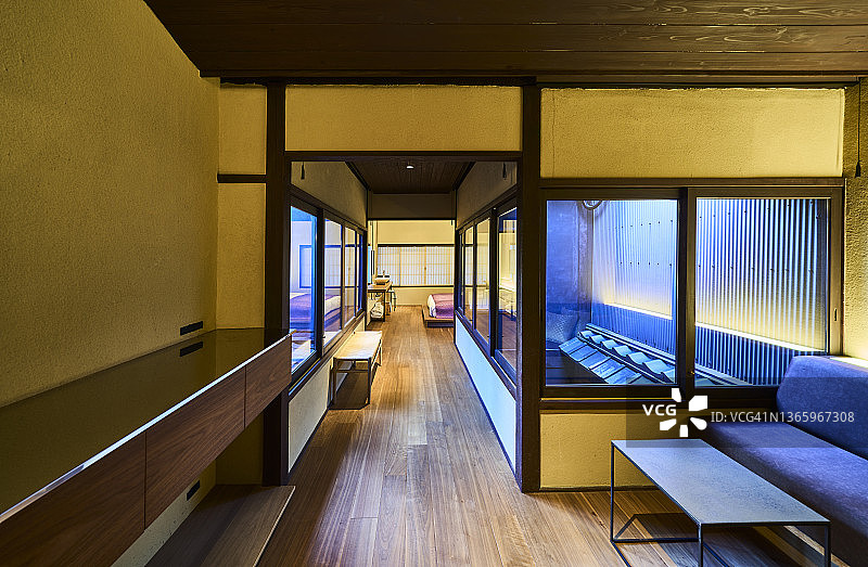 京都传统町屋改造的现代日式酒店房间图片素材