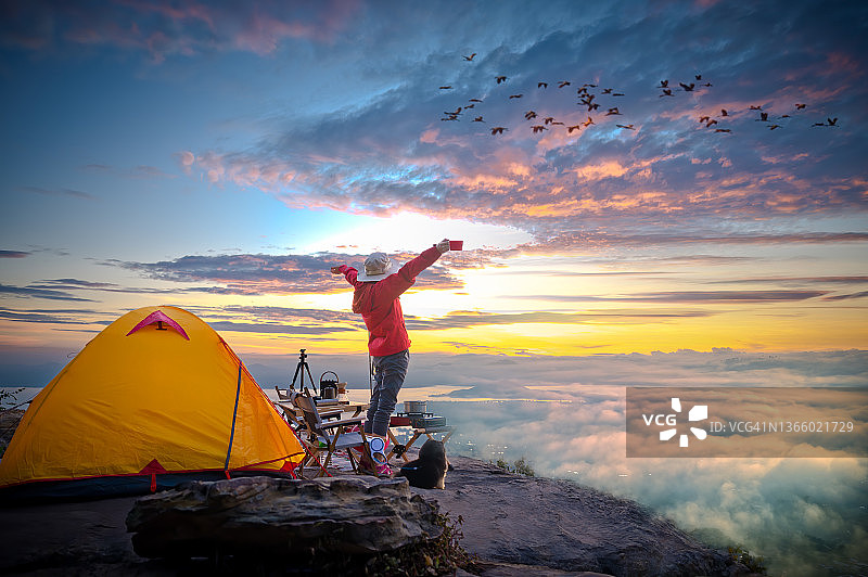 山顶露营图片素材