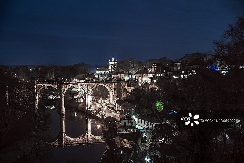 夜幕下的克纳雷斯伯勒图片素材