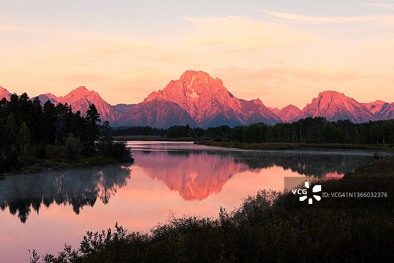 大提顿国家公园的牛轭湾的黎明图片素材