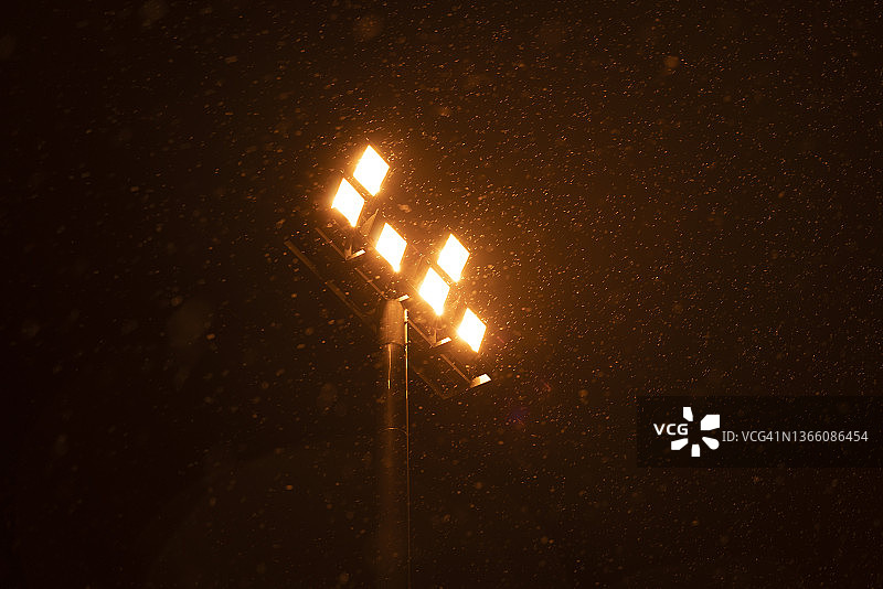 大雪中的街灯图片素材