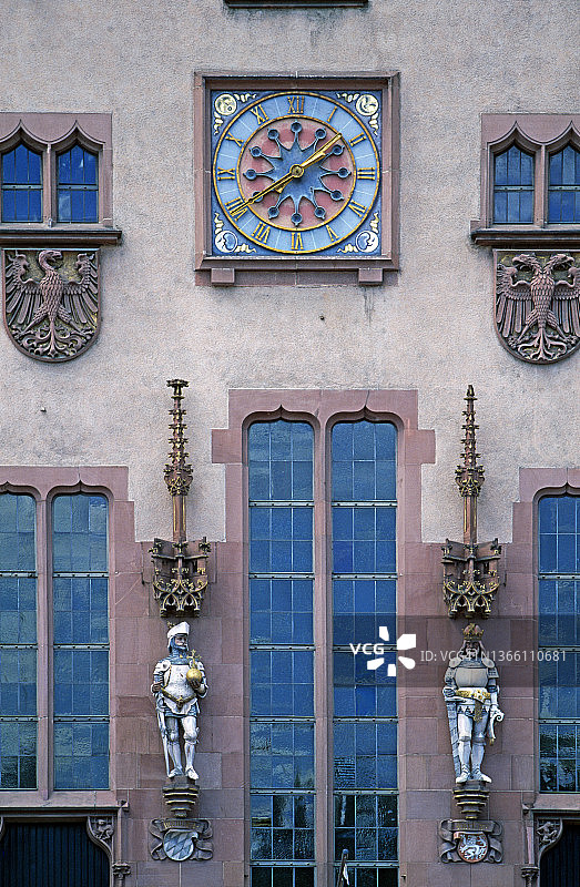 法兰克福建筑物上的雕像图片素材