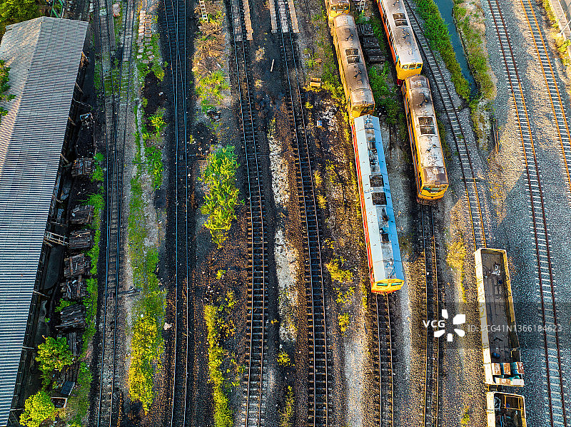 维修中心车辆段的旧火车航拍图图片素材