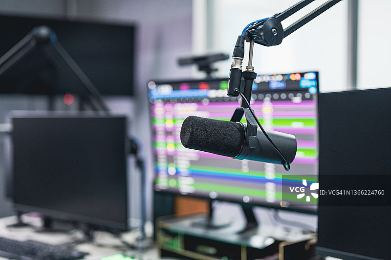 广播电台直播间的媒体设备图片素材