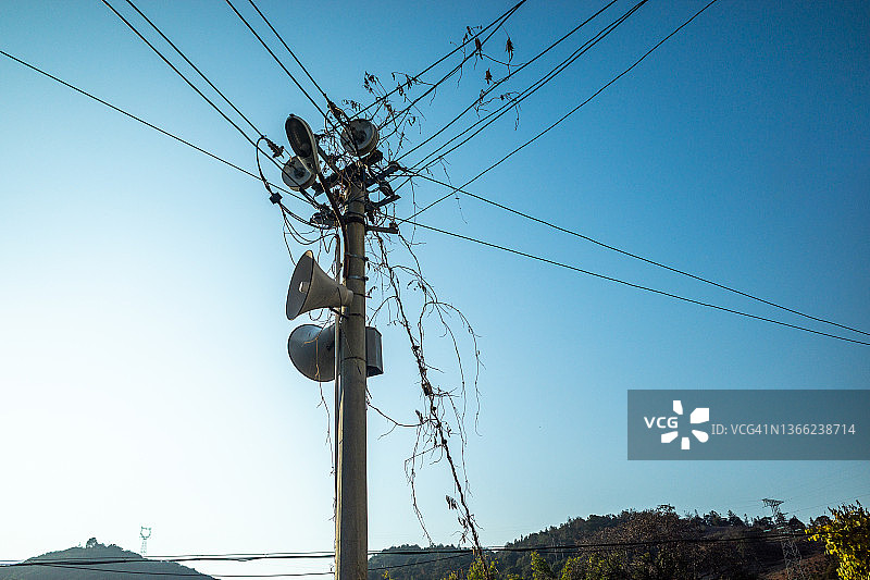 乡村的电线杆和喇叭图片素材