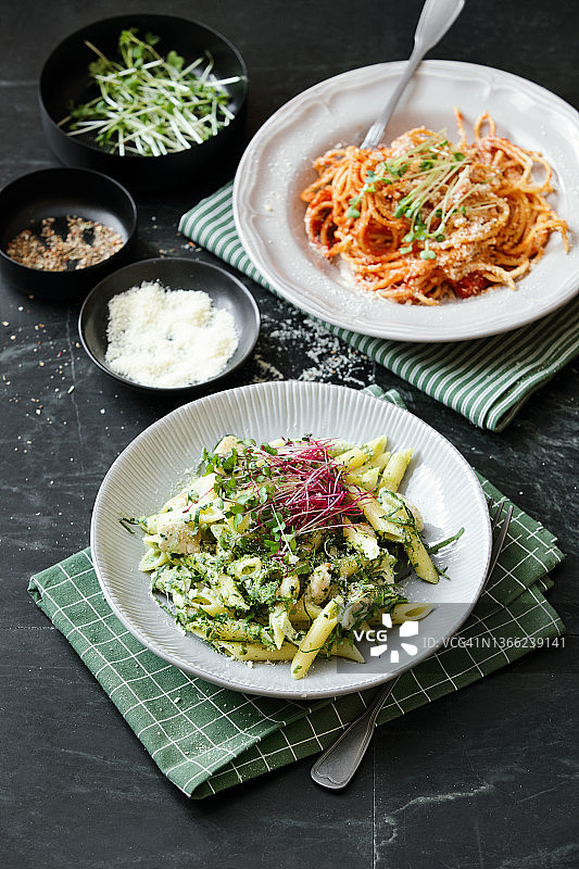适合家庭晚餐的意大利菜肴图片素材