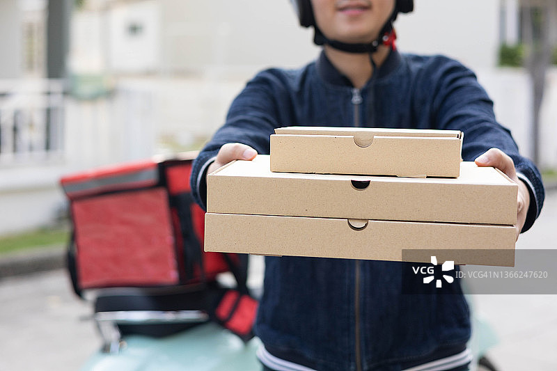 疫情期间安全运送披萨图片素材