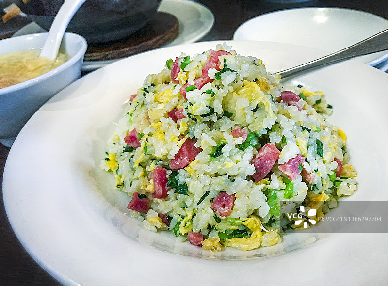 中国台湾餐厅的香肠炒饭图片素材