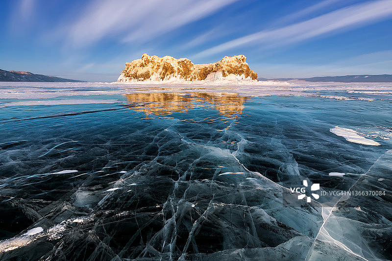 冬季贝加尔湖叶连卡岛附近的日落图片素材