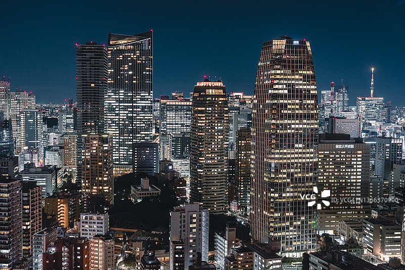 从东京塔看到的东京虎之门夜景图片素材