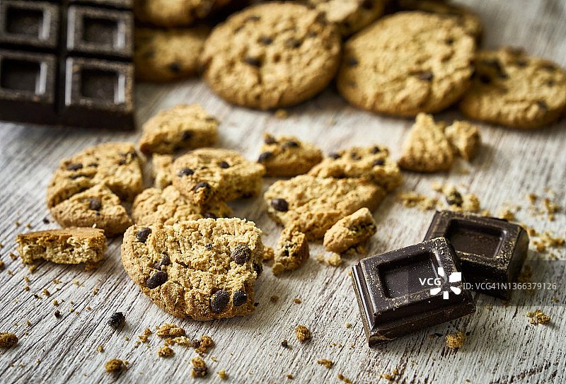 巧克力饼干和巧克力块图片素材