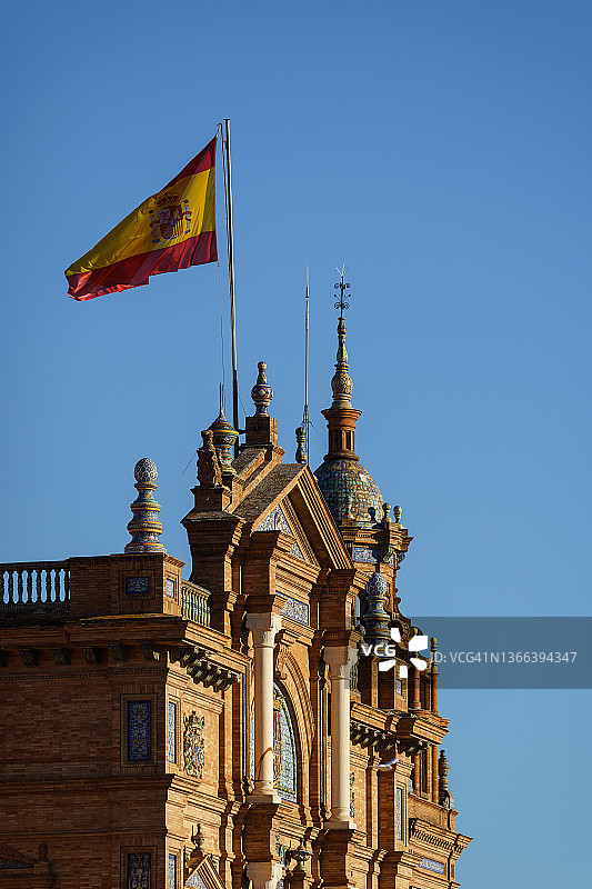 西班牙塞维利亚西班牙广场，国旗飘扬图片素材
