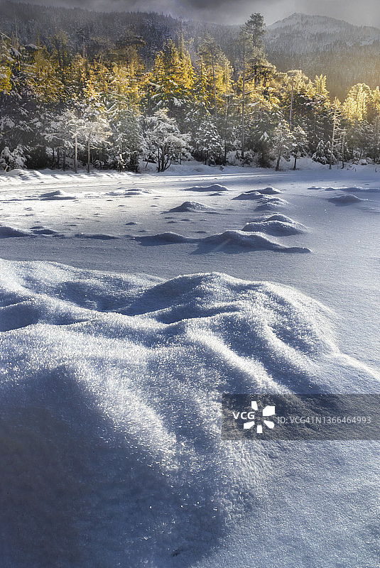 冬季风暴光线图片素材