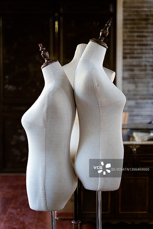 三个静物人体模型图片素材