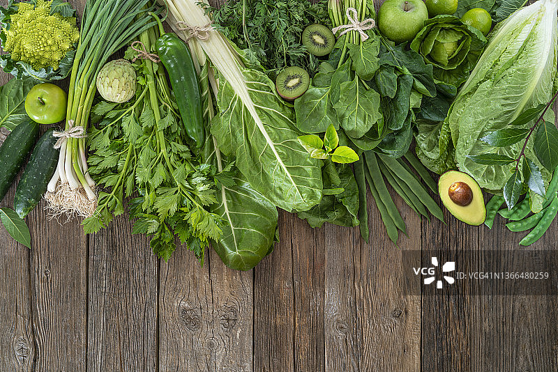 质朴木背景水果蔬菜留白图片素材