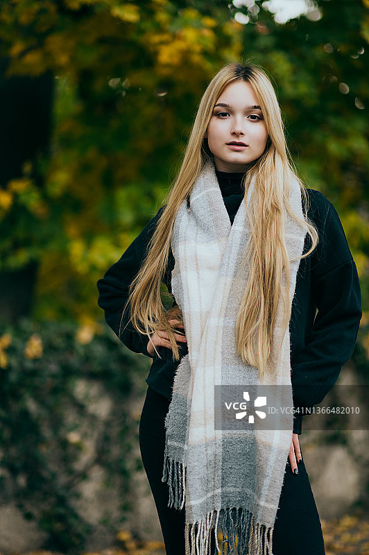 秋天女孩肖像图片素材