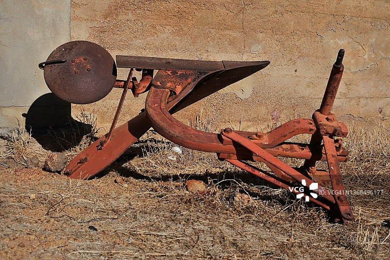 复古红色犁图片素材