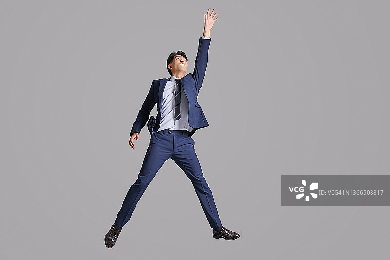 跳跃的商务男士图片素材