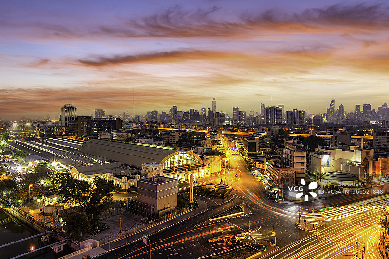 泰国曼谷市中心现代办公建筑日出景观航拍图片素材