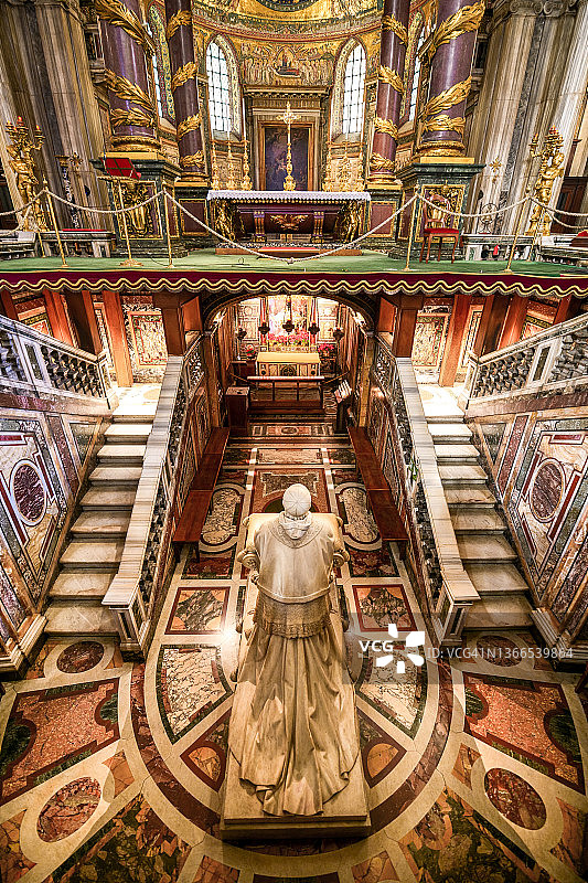 罗马圣母大教堂的主祭坛和地下室图片素材