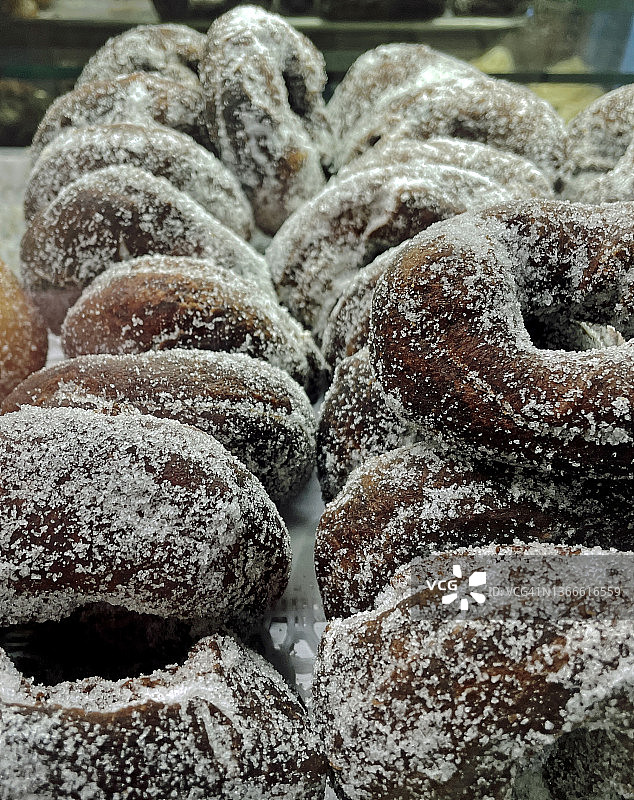 糖霜巧克力甜甜圈图片素材