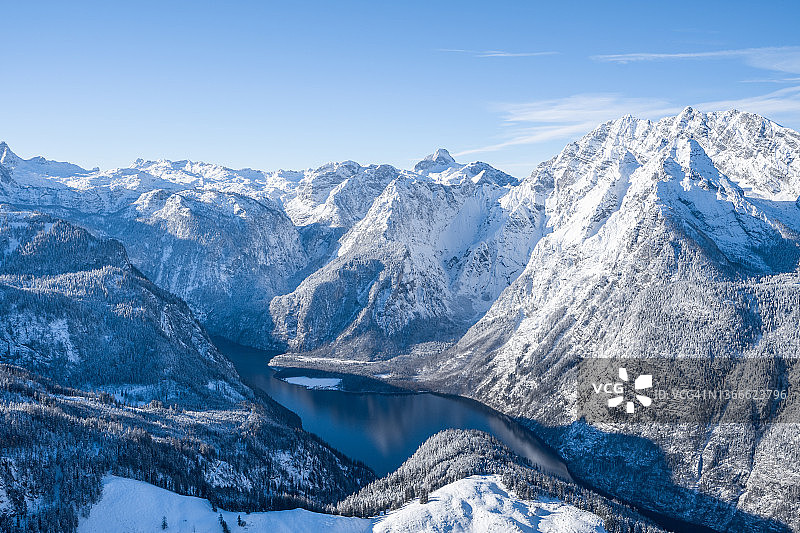 国王湖与瓦茨曼山冬日清晨图片素材