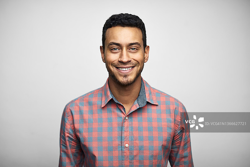 有胡茬的英俊青年商务男士图片素材