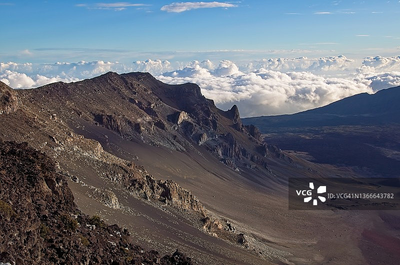 哈雷阿卡拉国家公园火山口边缘的自然风光图片素材
