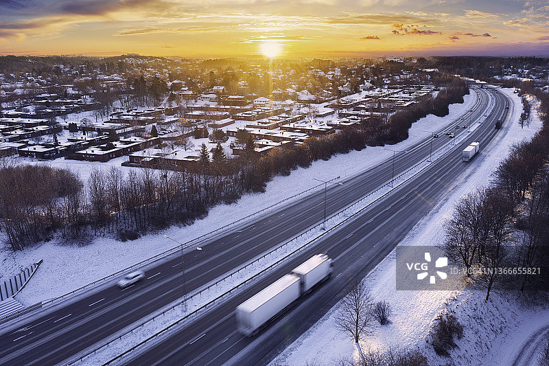 冬季道路交通运输图片素材