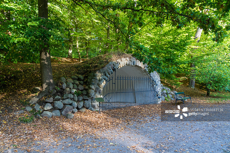 瑞典赫尔辛堡拥有300年历史的Ramlosa brunnspark温泉花园图片素材
