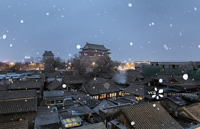 雪夜下的北京鼓楼图片素材