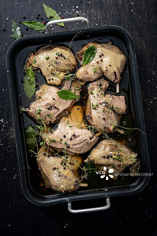 准备油封鸭图片素材