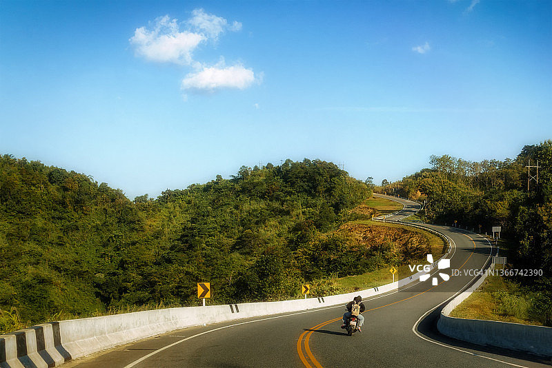 通往泰国难府波克鲁阿地区的标志性旅游景点图片素材