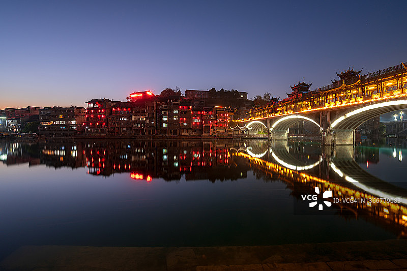 中国贵州省凯里市下司古镇夜景图片素材