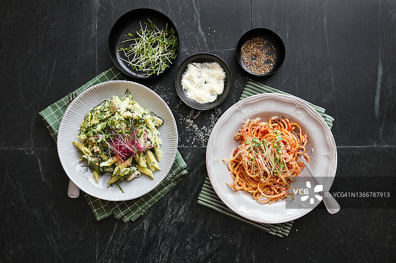 适合家庭晚餐的意大利菜肴图片素材