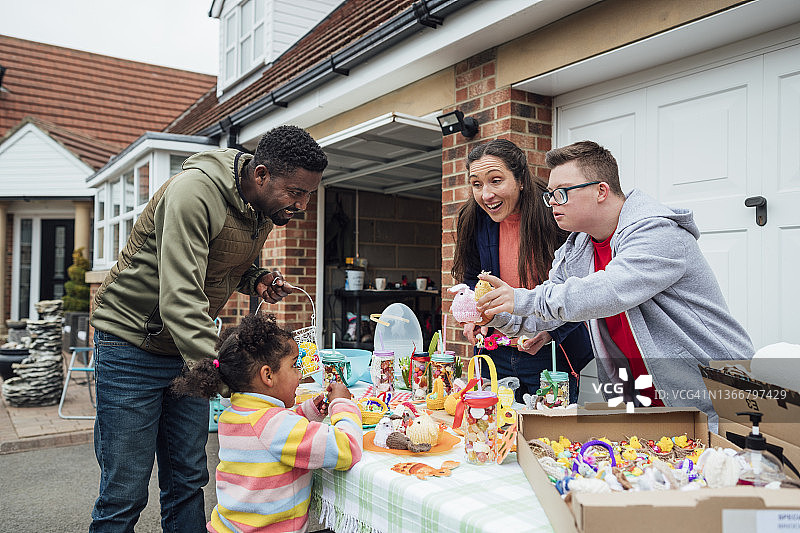 举办复活节庭院促销活动图片素材
