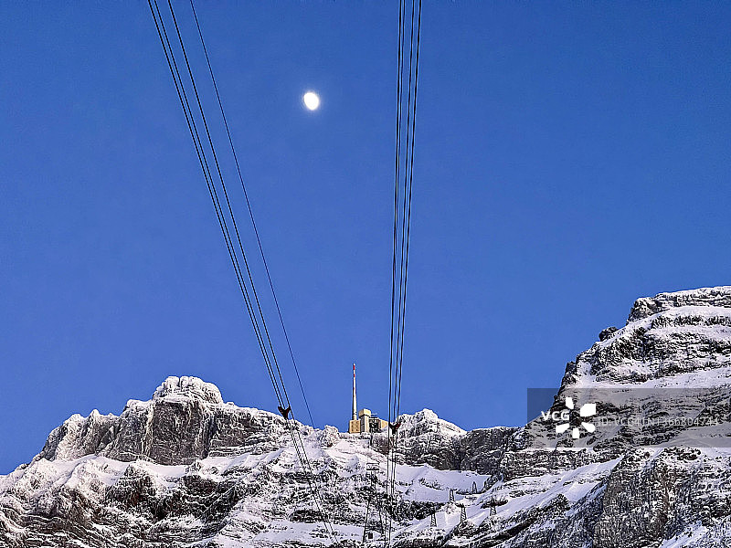 半月与森蒂斯发射塔图片素材