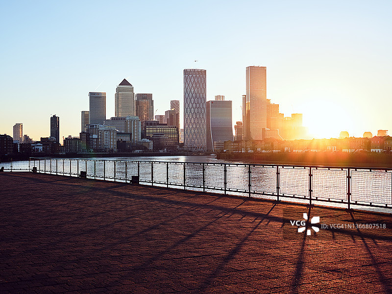 伦敦金丝雀码头日出天际线城市风光图片素材