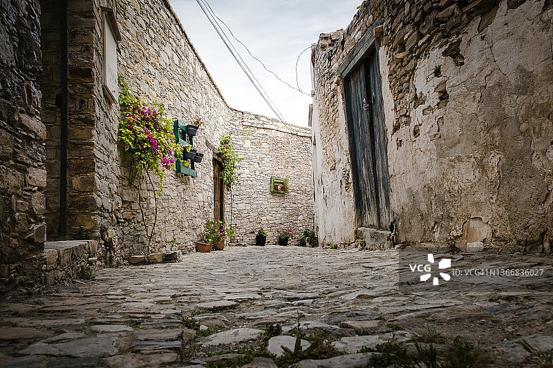 拉纳卡区帕诺莱夫卡拉村的舒适小巷，塞浦路斯图片素材
