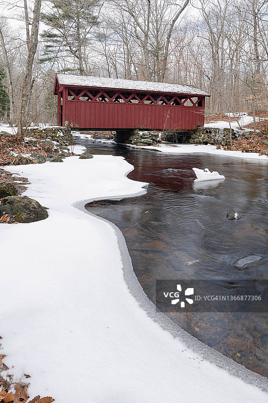 查特菲尔德中空州立公园的冬季廊桥景色图片素材