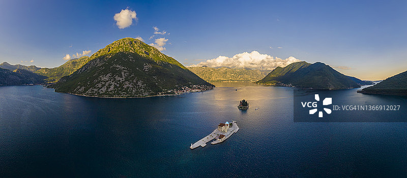 黑山科托尔湾岸边的岩石圣母岛和圣乔治岛航拍景色图片素材