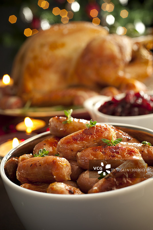 圣诞晚餐上的鸡尾酒香肠特写图片素材