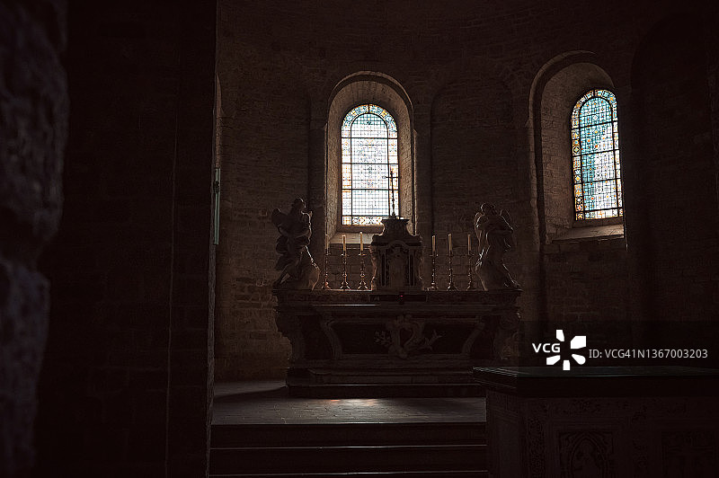 法国南部奥克西塔尼埃罗圣吉尔海姆勒沙漠热隆修道院图片素材