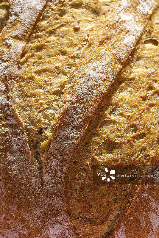 新鲜烘焙的有机面包图片素材