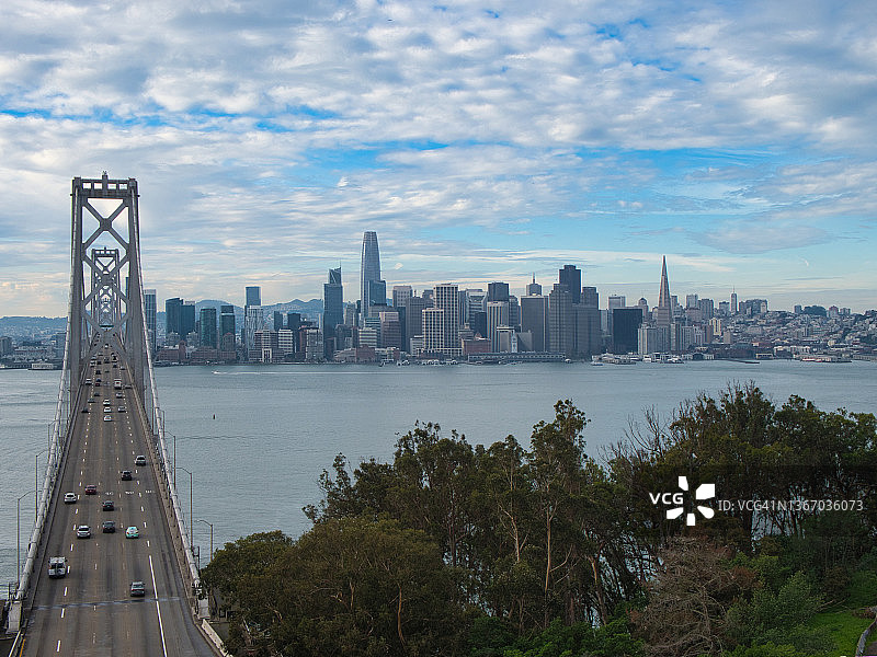 通往城市的桥梁图片素材