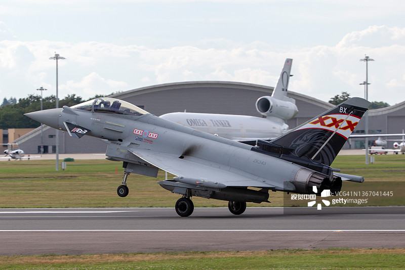 英国皇家空军第29(R)中队的台风战机降落在范堡罗机场图片素材