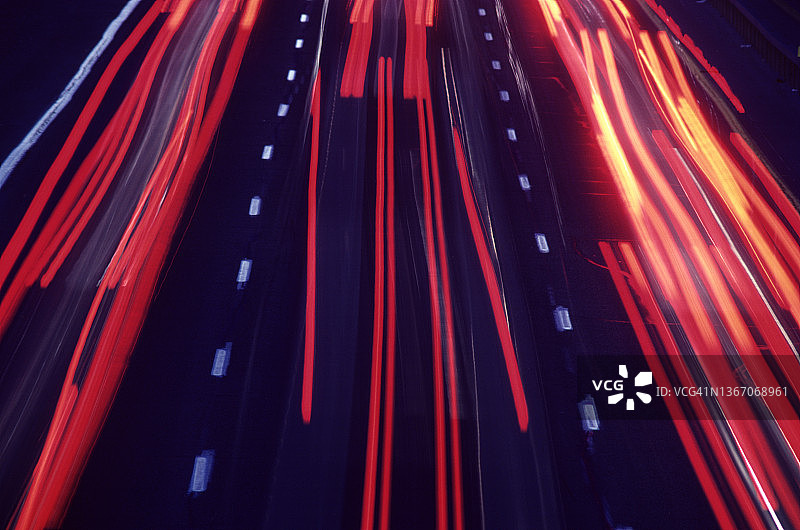 高速公路上的汽车灯光图片素材