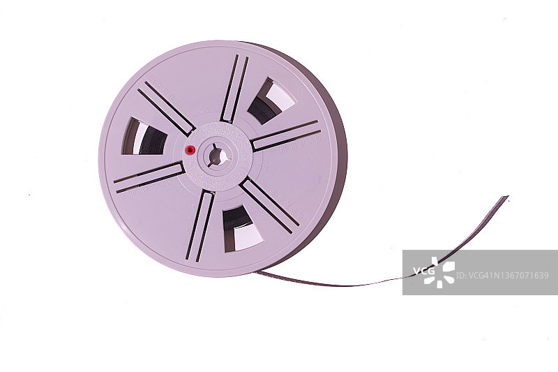 白色背景上的8毫米赛璐珞胶片卷，电影概念图片素材