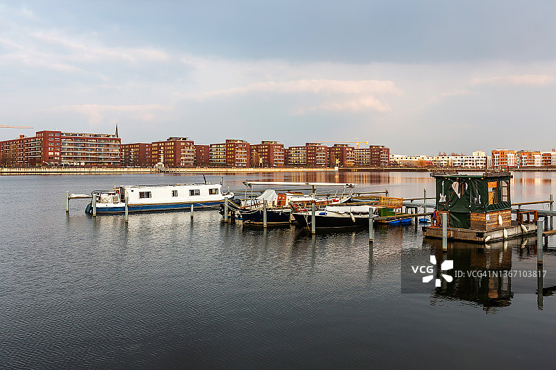 柏林住宅区小港口（鲁梅尔斯堡，利希滕贝格区）图片素材