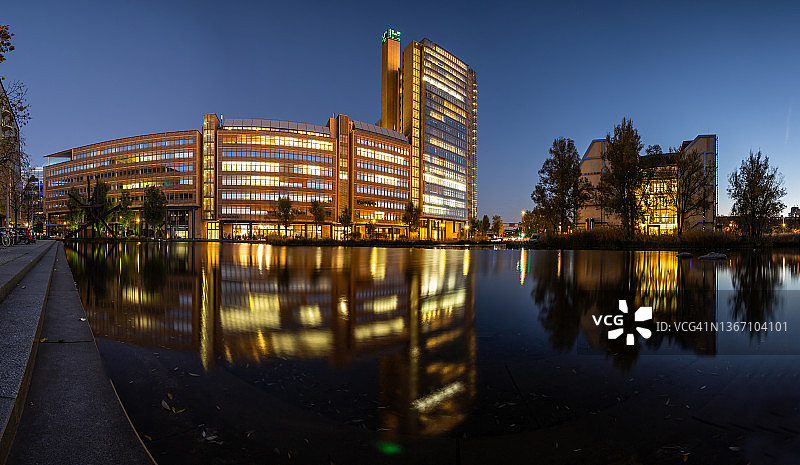 德国柏林波茨坦广场蓝色时刻图片素材